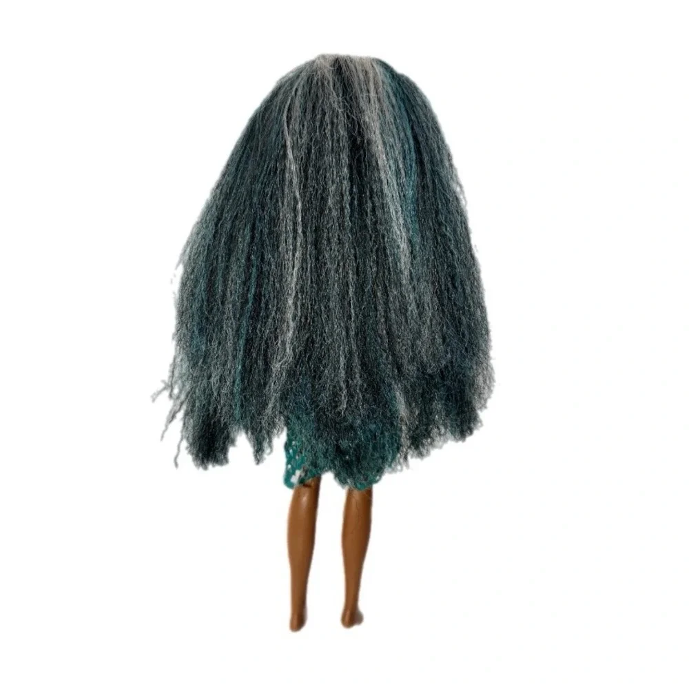 Hasbro Disney Descendants Uma Doll Girls 11 inch Teal Long Sleeve Pirate Toy